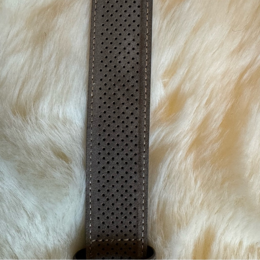 NWT Men’s Perforated Gray Belt - Size 40 - Picture 4 of 6